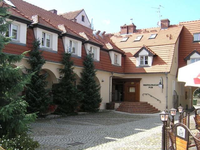 זיילונה גאורה Hotel Zajazd Kultury, Dawniej Pocztowy מראה חיצוני תמונה