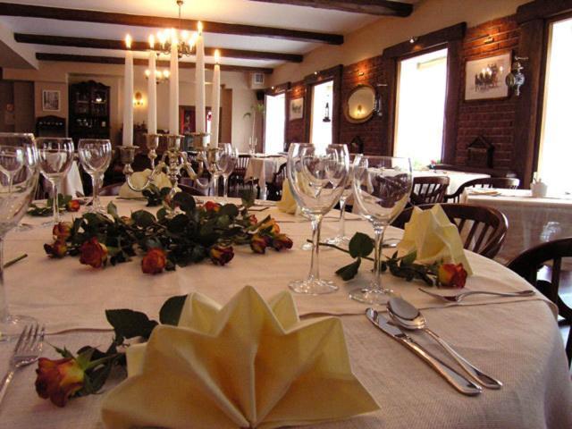 זיילונה גאורה Hotel Zajazd Kultury, Dawniej Pocztowy מראה חיצוני תמונה