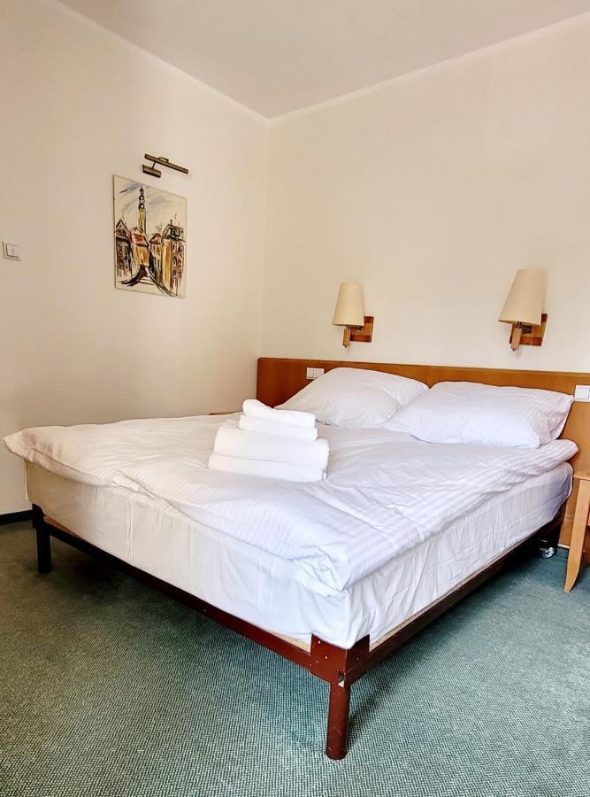 זיילונה גאורה Hotel Zajazd Kultury, Dawniej Pocztowy מראה חיצוני תמונה