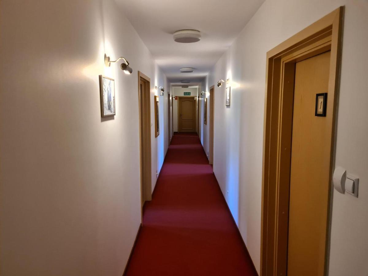 זיילונה גאורה Hotel Zajazd Kultury, Dawniej Pocztowy מראה חיצוני תמונה