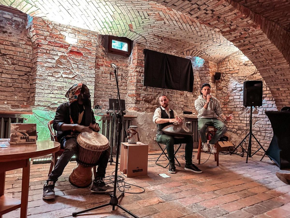 זיילונה גאורה Hotel Zajazd Kultury, Dawniej Pocztowy מראה חיצוני תמונה