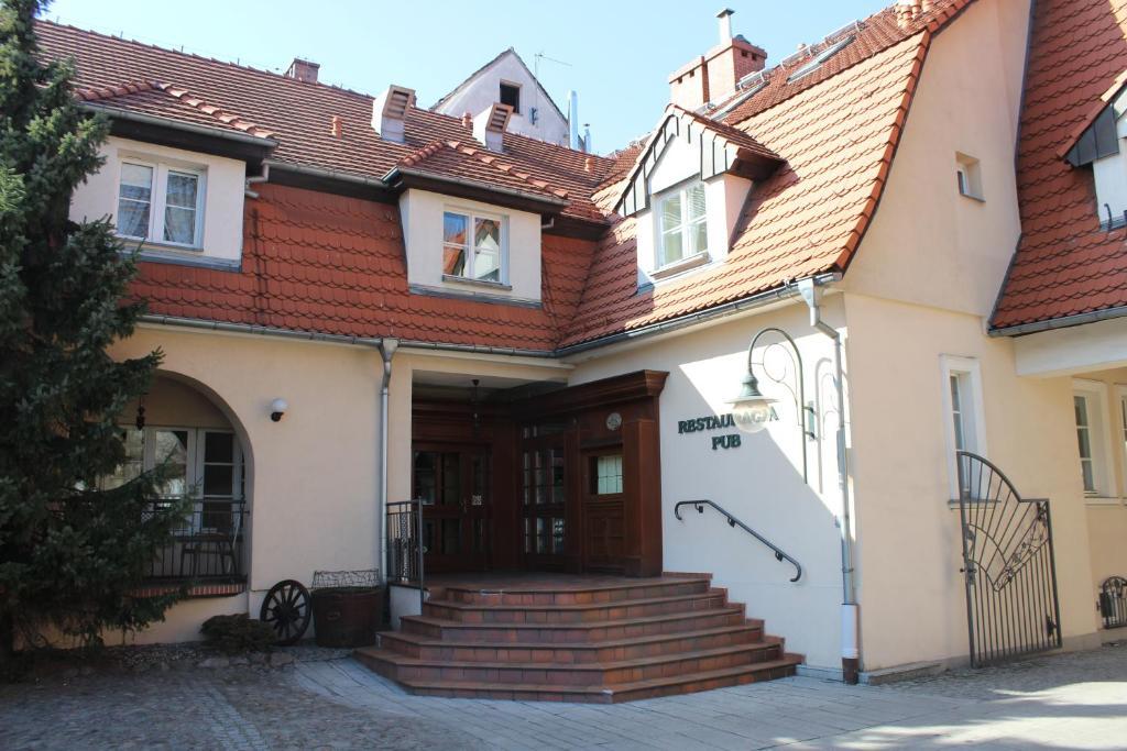 זיילונה גאורה Hotel Zajazd Kultury, Dawniej Pocztowy מראה חיצוני תמונה