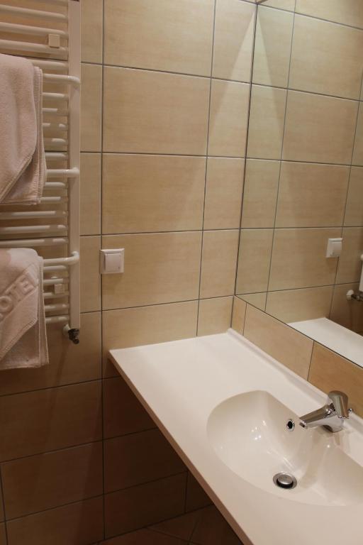 זיילונה גאורה Hotel Zajazd Kultury, Dawniej Pocztowy מראה חיצוני תמונה