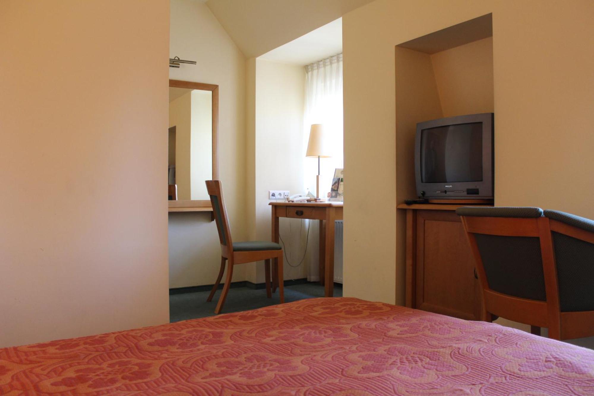זיילונה גאורה Hotel Zajazd Kultury, Dawniej Pocztowy מראה חיצוני תמונה
