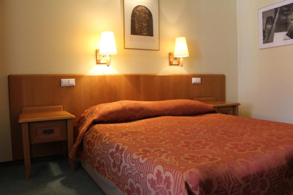 זיילונה גאורה Hotel Zajazd Kultury, Dawniej Pocztowy מראה חיצוני תמונה