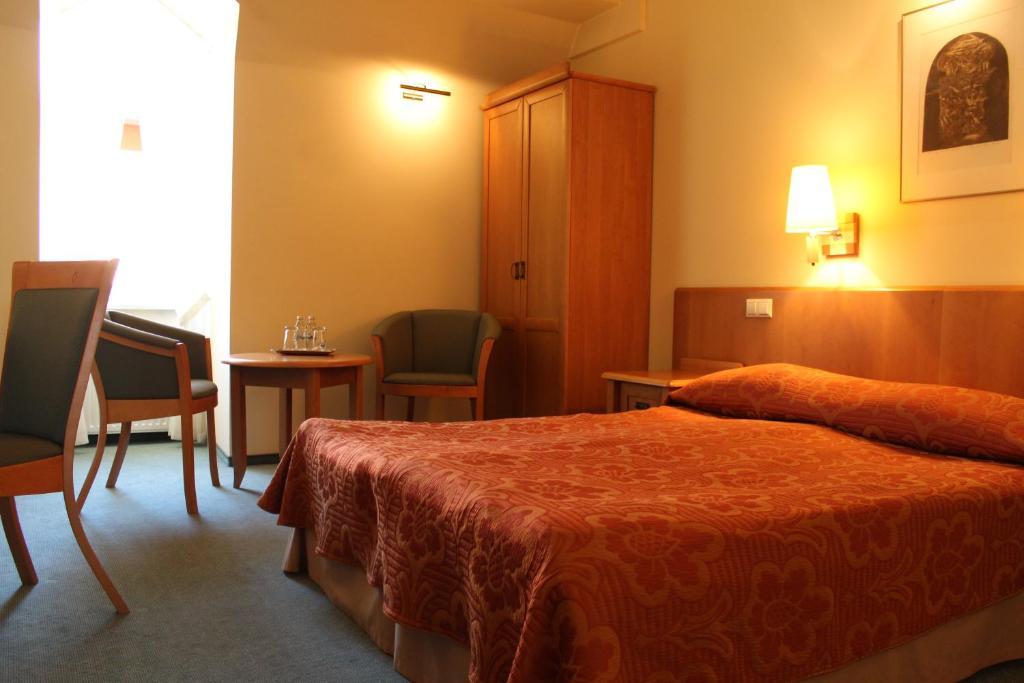 זיילונה גאורה Hotel Zajazd Kultury, Dawniej Pocztowy מראה חיצוני תמונה